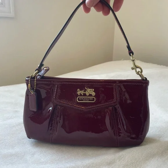 𝘙𝘈𝘙𝘌 𝘗𝘢𝘵𝘦𝘯𝘵 𝘉𝘶𝘳𝘨𝘶𝘯𝘥𝘺 𝘊𝘰𝘢𝘤𝘩🍒 - Picture 4 of 4